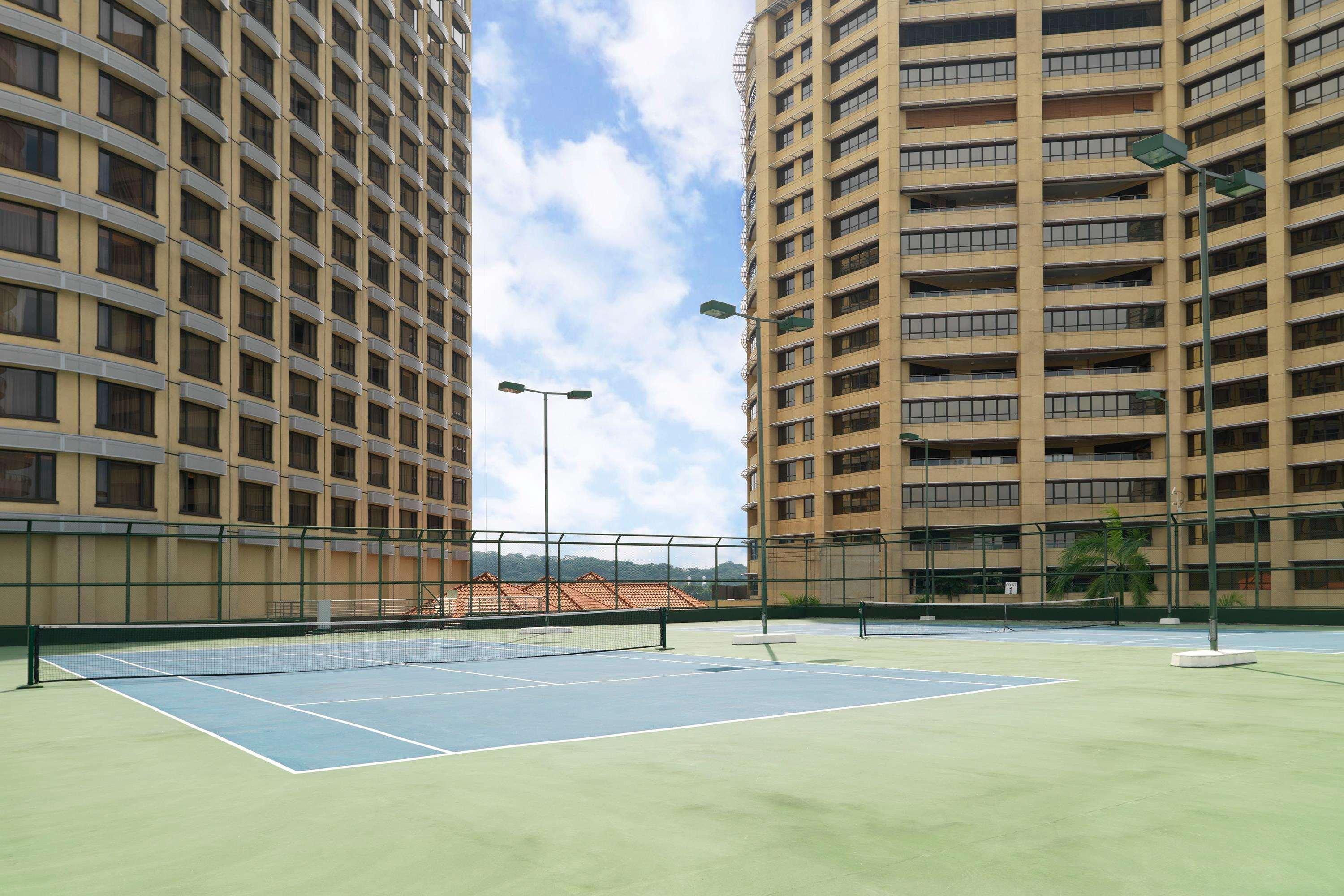 One World Hotel Петалинг Джая Екстериор снимка Tennis courts at the complex