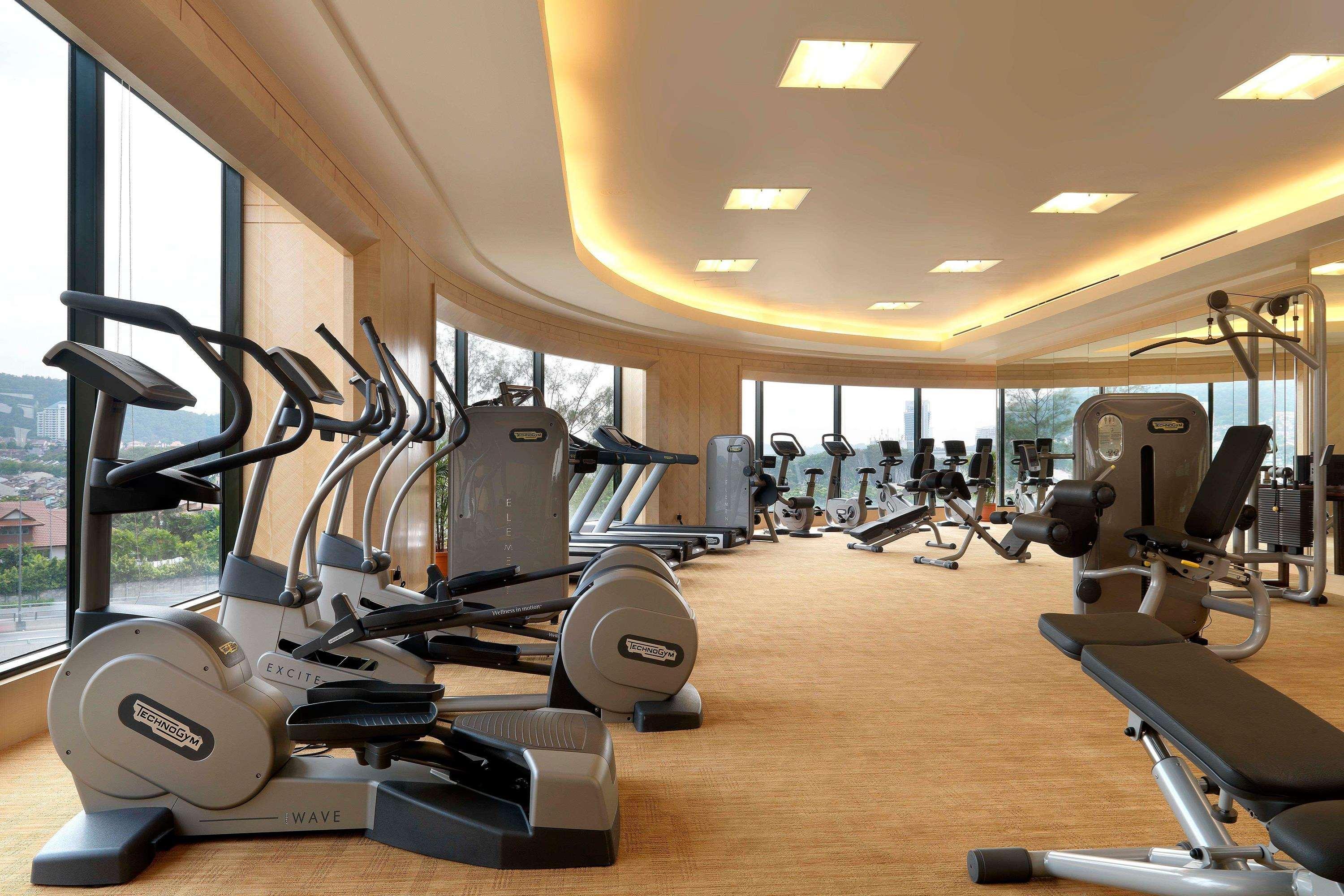 One World Hotel Петалинг Джая Екстериор снимка A gym in a hotel