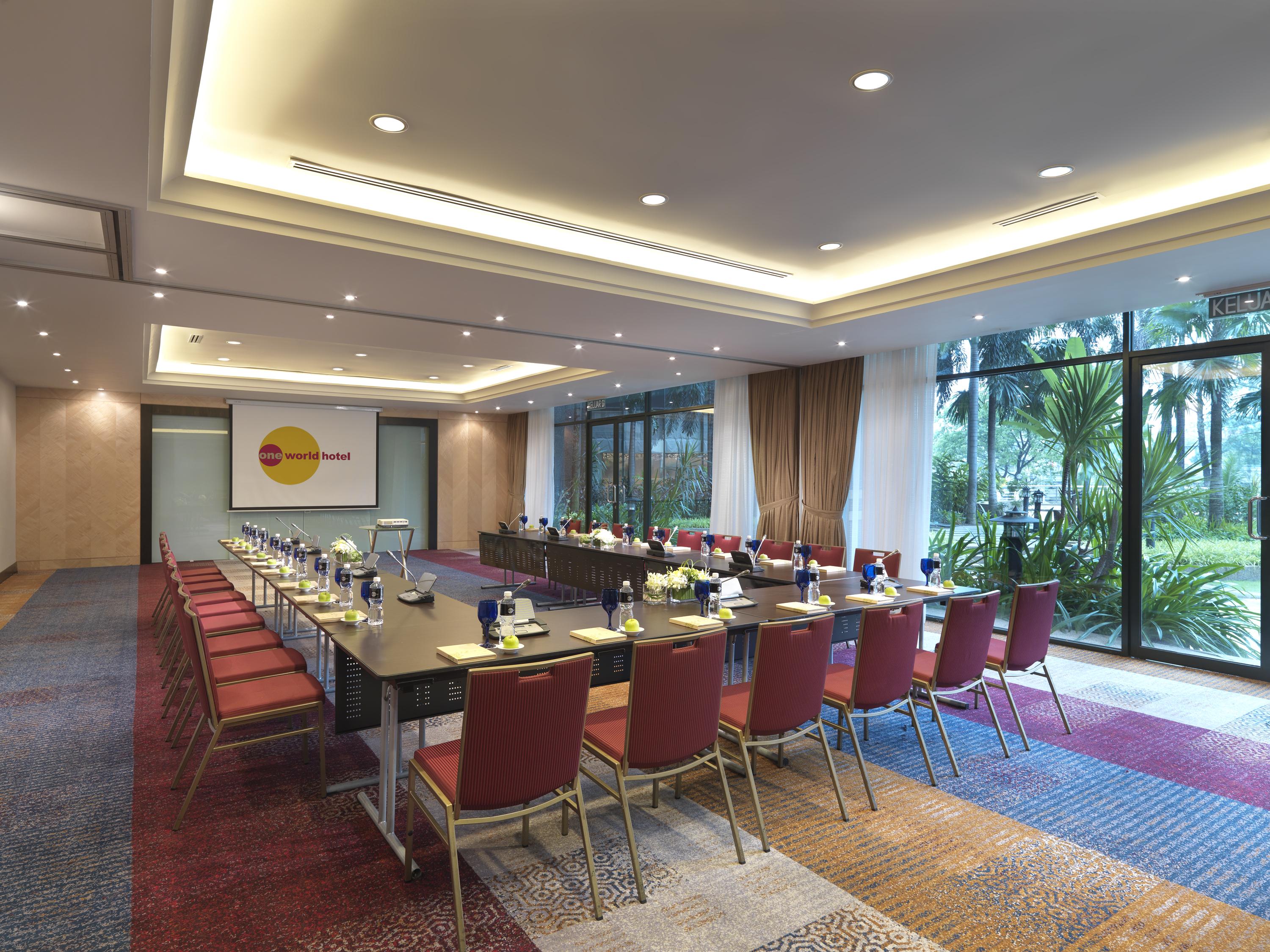 One World Hotel Петалинг Джая Екстериор снимка Meeting room at the hotel