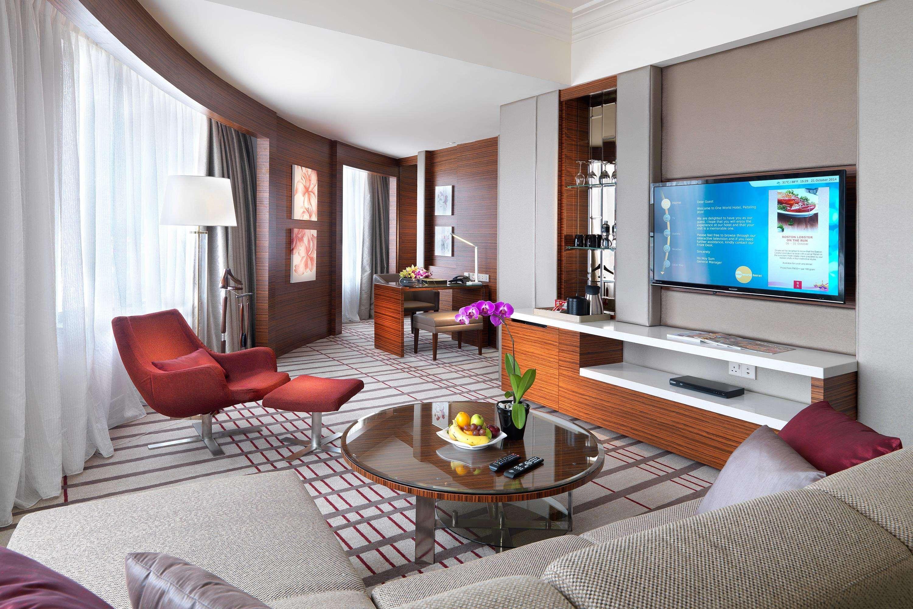 One World Hotel Петалинг Джая Екстериор снимка A suite at the hotel
