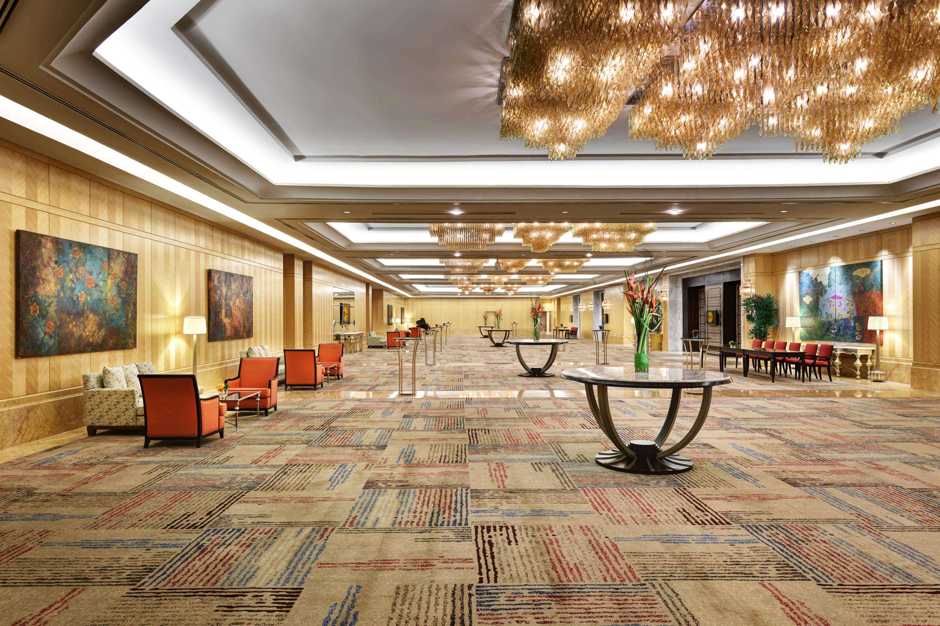 One World Hotel Петалинг Джая Екстериор снимка The lobby of the hotel