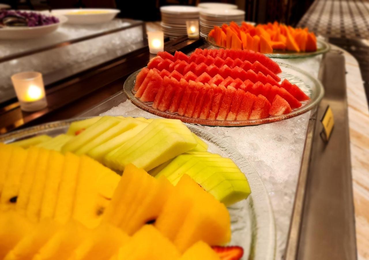 One World Hotel Петалинг Джая Екстериор снимка Fruit salad