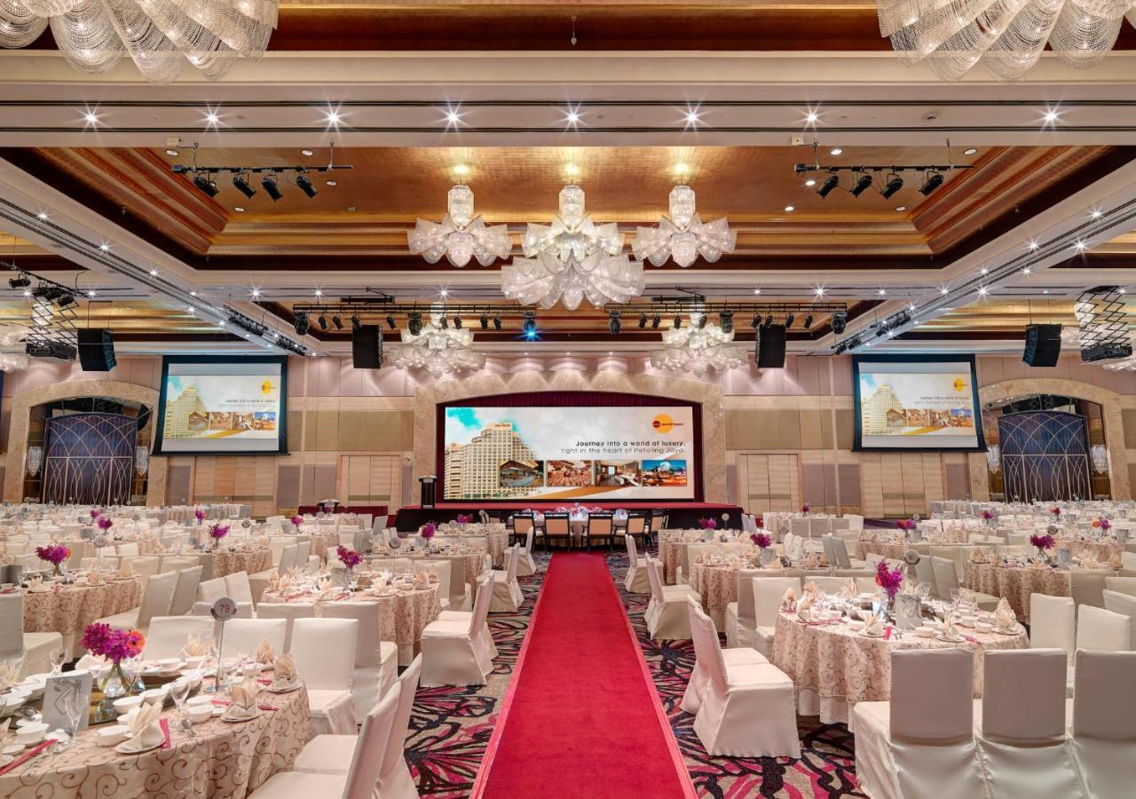 One World Hotel Петалинг Джая Екстериор снимка The ballroom of the hotel