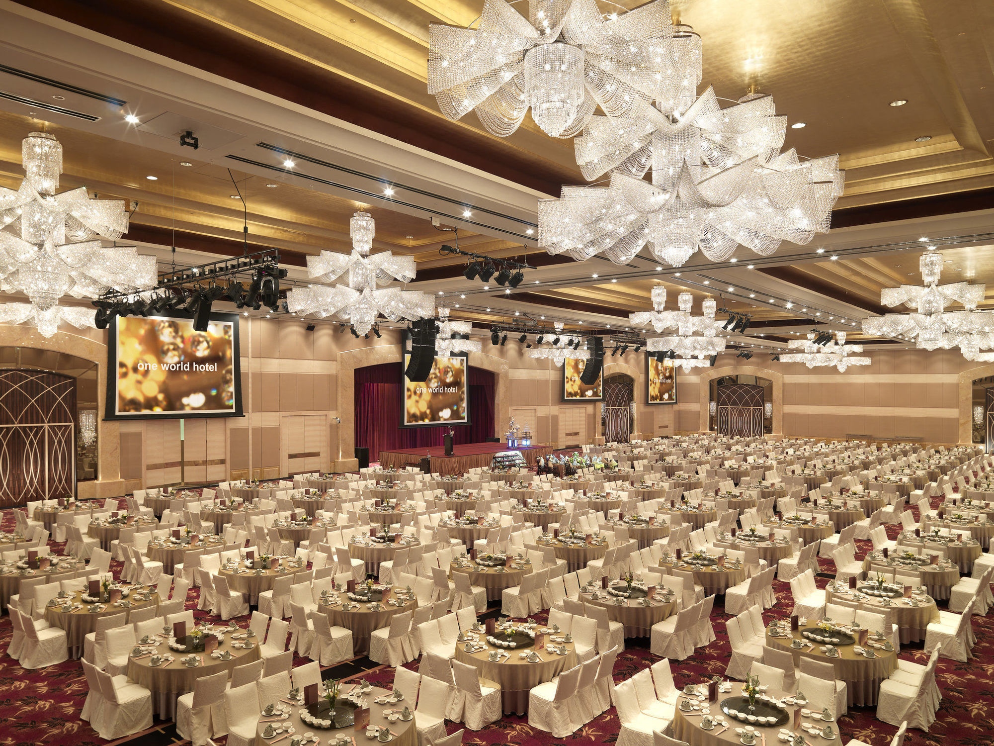 One World Hotel Петалинг Джая Ресторант снимка The Grand Ballroom